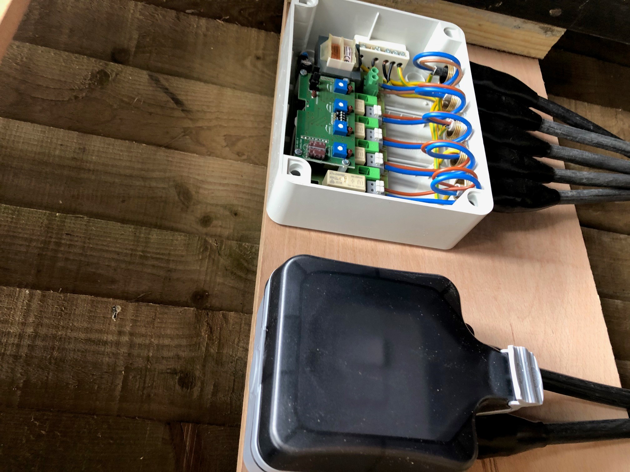 Neat consumer unit installation